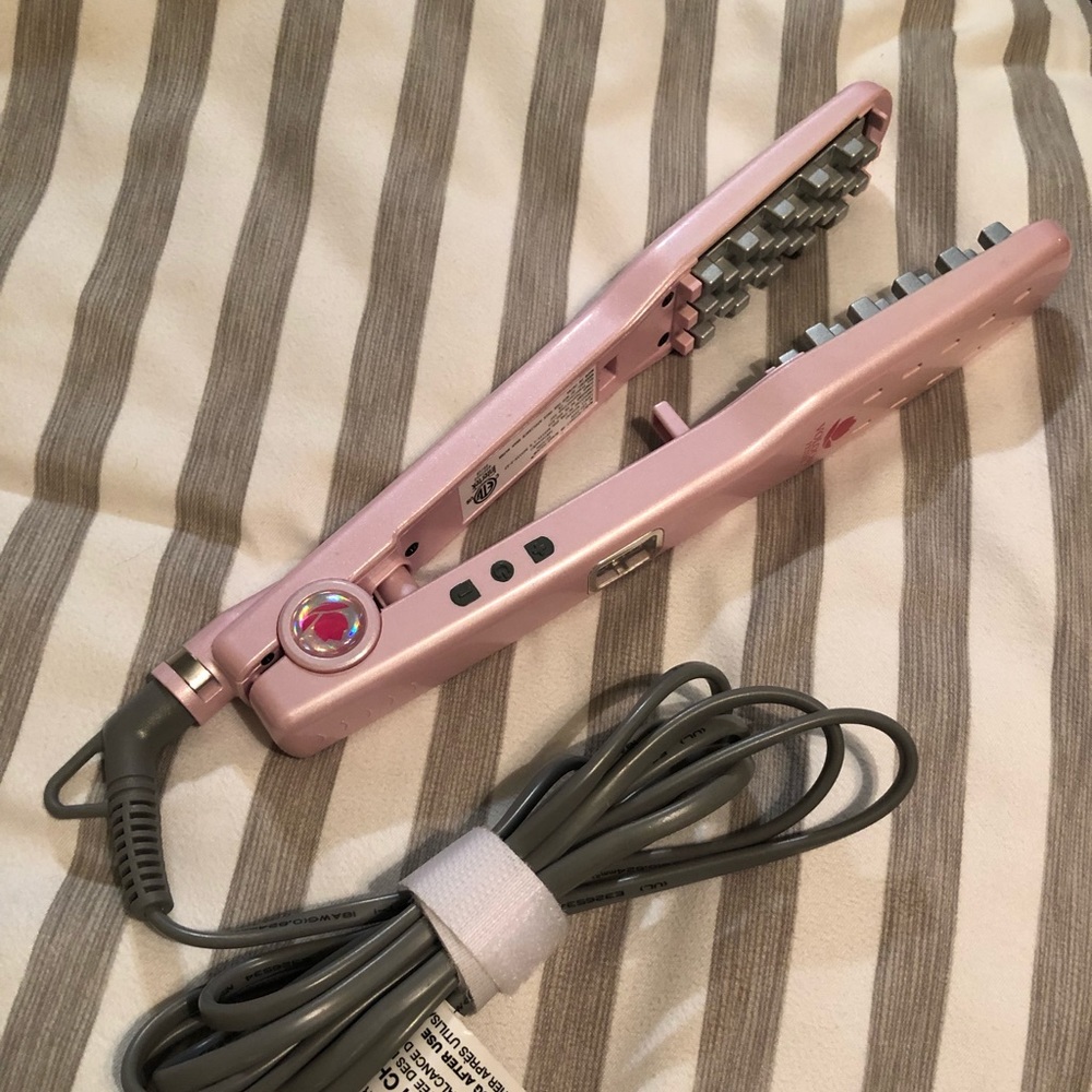 Voloom Volumizing 1 inch iron! Used Once!